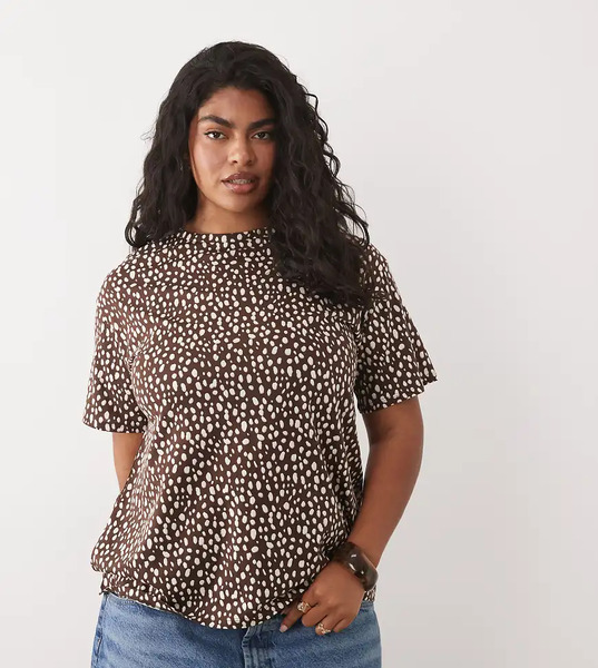  New Look Curve Deer Print Boxy Tee In Brown 
