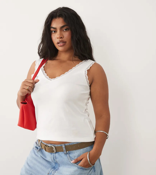  New Look Curve Lace Trim Vest In White 