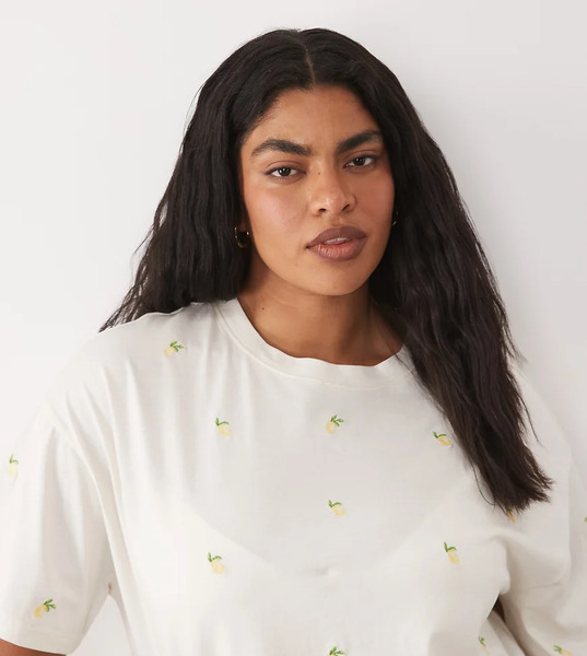  New Look Curve Lemon Print Boxy Tee In White 