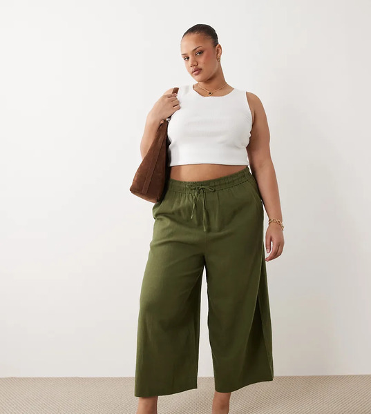  New Look Curve Linen Blend Cropped Trousers In Khaki Green 