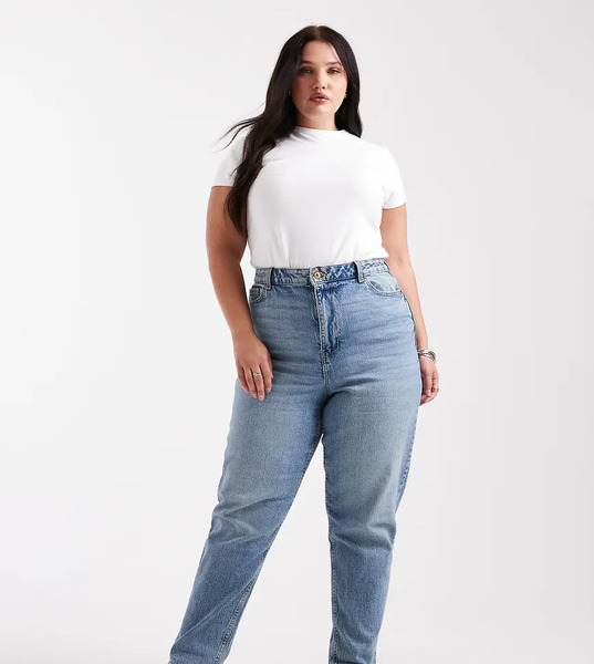  New Look Curve Mom Jeans In Mid Blue 