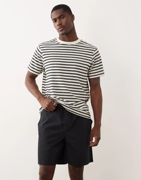  New Look Pull On Parachute Short In Black 