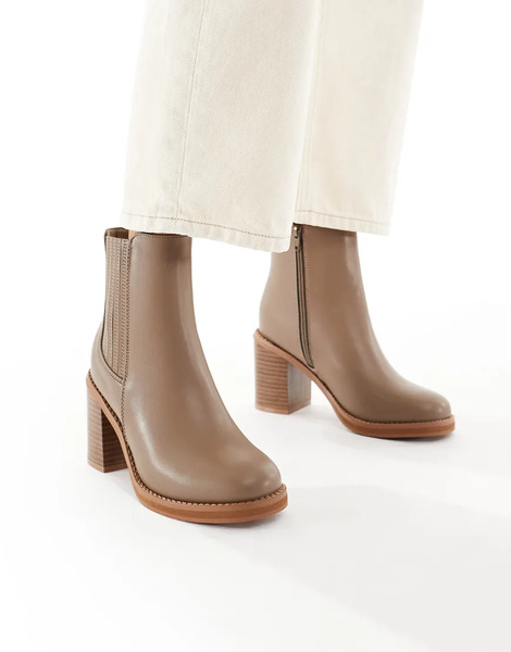  New Look Stack Heeled Chelsea Boot In Light Brown 