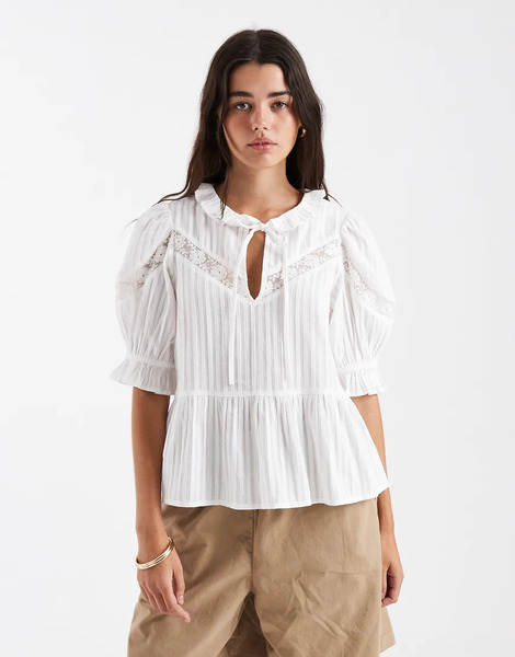  New Look Stripe Tie Neck Blouse In White 
