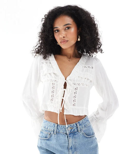  New Look Tie Cropped Blouse In White 