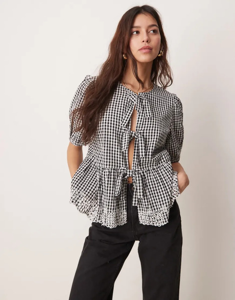  New Look Tie Front Gingham Top In Black 