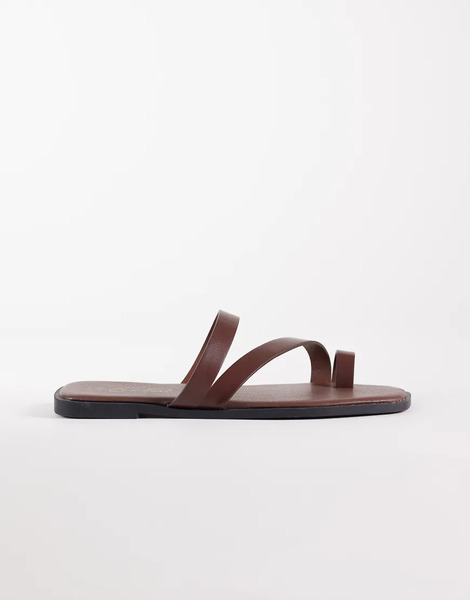  New Look Toe Loop Sandal In Brown 