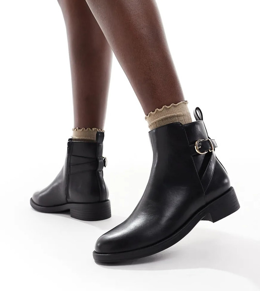  New Look Wide Fit Buckle Flat Ankle Boot In Black 
