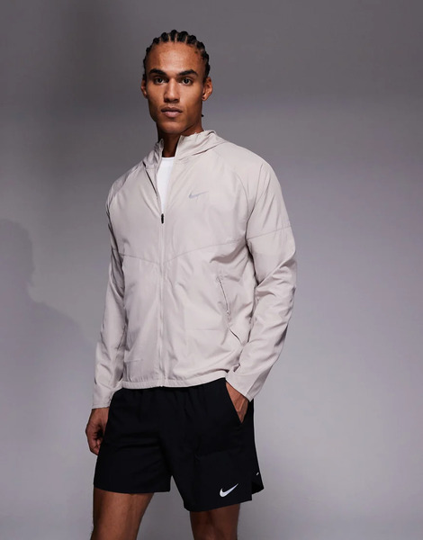  Nike Running Miler Jacket In Light Grey 
