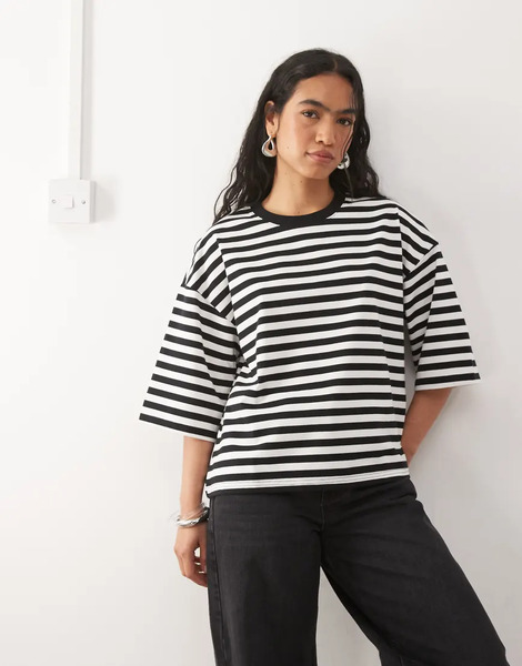  Noisy May Boxy Tee In Black Stripe 