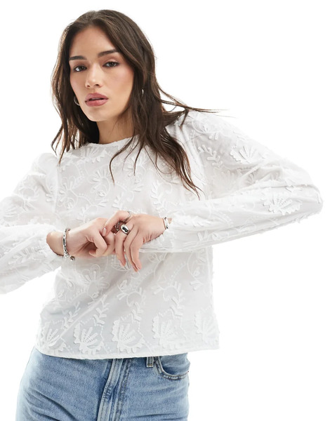  Object Long Sleeve Top With Applique In White 