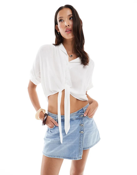  Only Knot Front Cropped Shirt In White 