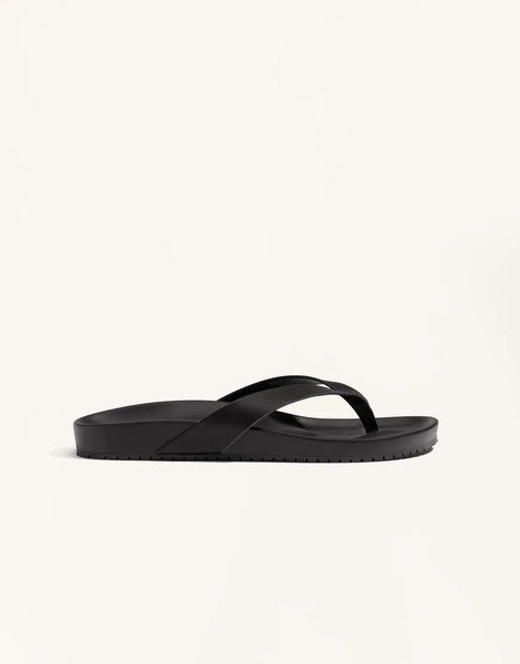  Oysho Strappy Flat Sandal In Black 
