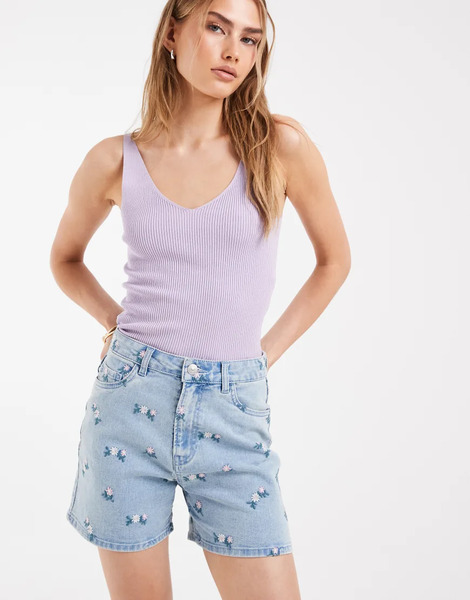 Pieces Floral Embroidered Denim Shorts In Medium Blue 