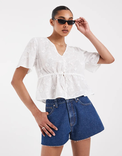  Pieces Tie Front Broderie Top In White 