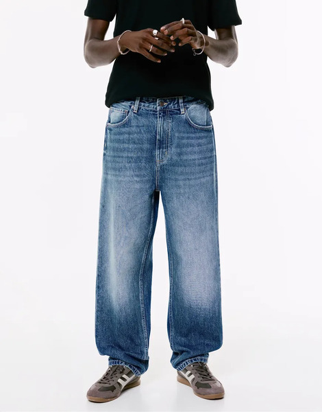  Pull & Bear Baggy Jeans In Medium Blue 