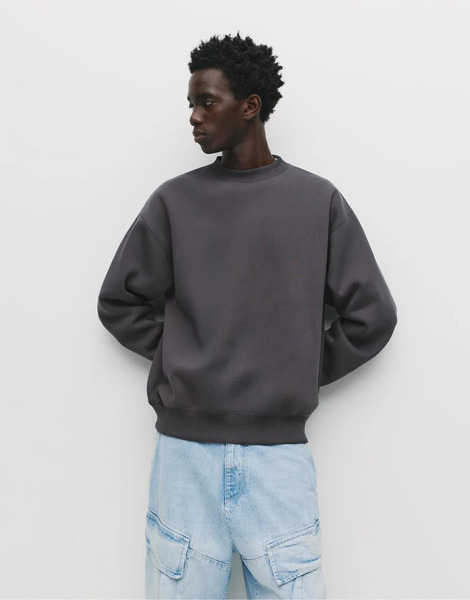  Pull & Bear Basic Round Neck Sweatshirt In Grey 
