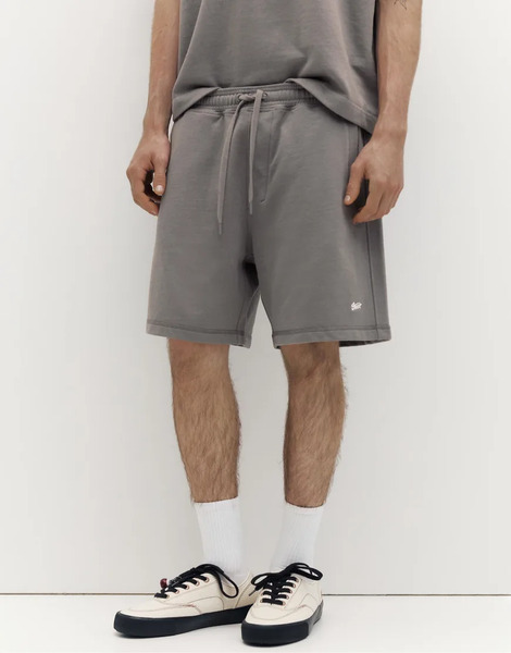  Pull & Bear Bermuda Jogger With Logo In Grey 