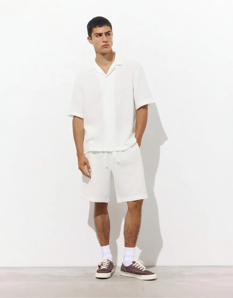  Pull & Bear Bermuda Short Sweatpants In White 