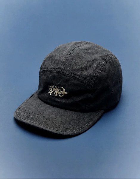  Pull & Bear Black Stwd Cap In Black 