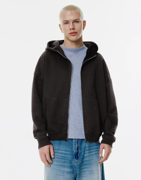  Pull & Bear Boxy Zip Up Sweatshirt In Black 