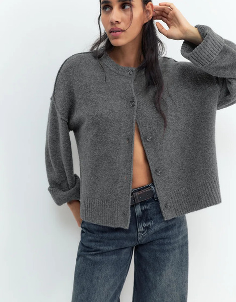  Pull & Bear Cardigan With Raglan Sleeves And Buttons In Grey 