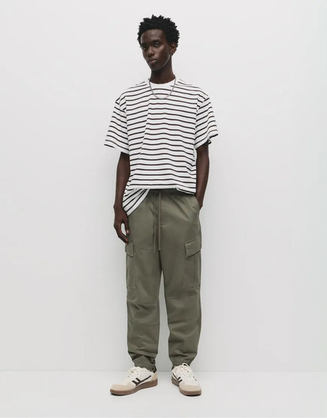  Pull & Bear Cargo Joggers In Khaki Green 