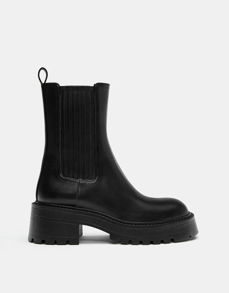  Pull & Bear Chelsea High Heel Ankle Boots In Black 