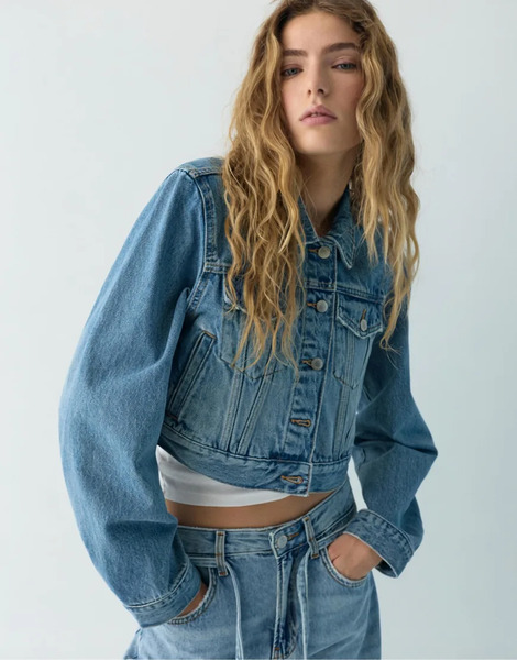  Pull & Bear Cropped Denim Jacket In Medium Blue 