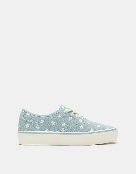  Pull & Bear Daisy Canvas Trainers In Blue 