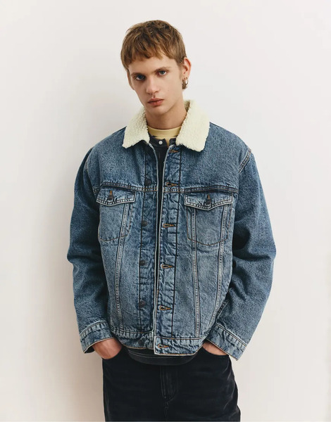  Pull & Bear Denim Jacket With Faux Shearling Collar In Medium Blue 