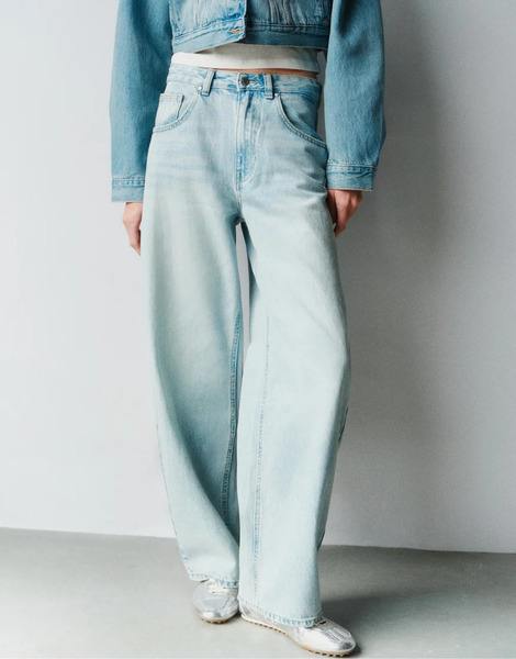  Pull & Bear Embroidered Barrel Jeans In Pale Blue 