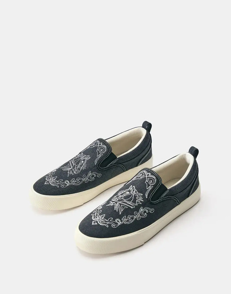  Pull & Bear Embroidered Canvas Trainers In Black 