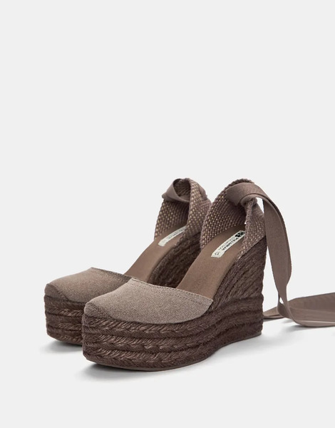  Pull & Bear Espadrille Wedges In Brown 