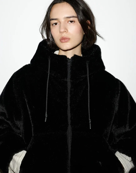  Pull & Bear Faux Fur Hooded Jacket In Black 