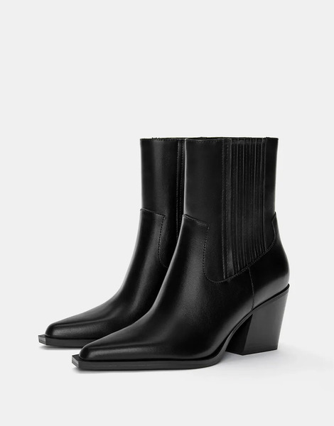  Pull & Bear Heeled Cowboy Ankle Boots In Black 