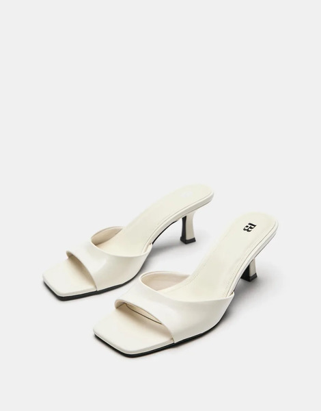  Pull & Bear Heeled Sandals In White 