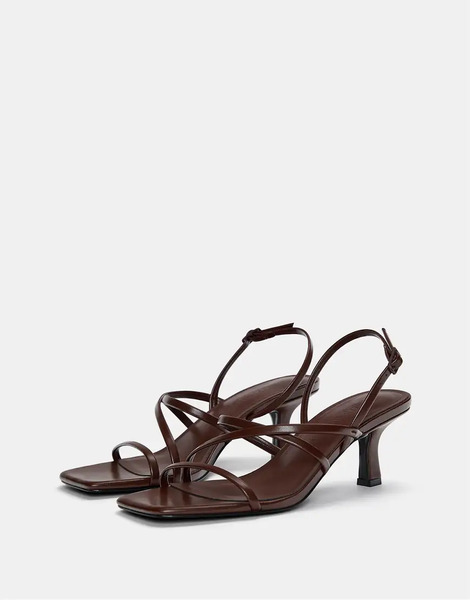 Pull & Bear Heeled Sandals With Crossover Straps In Brown 