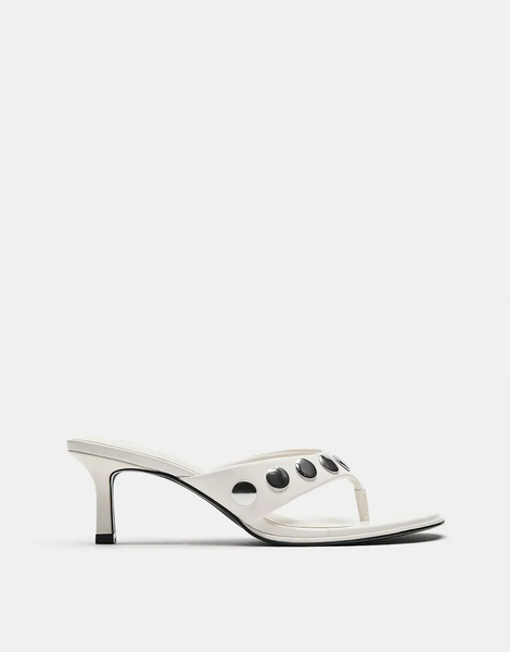  Pull & Bear Heeled Sandals With Studs In White 