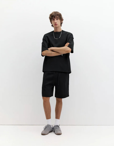  Pull & Bear Interlock Jogger Bermuda Shorts In Black 