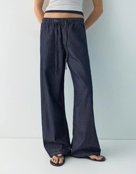  Pull & Bear Joggers In Navy 