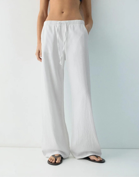  Pull & Bear Joggers In White 