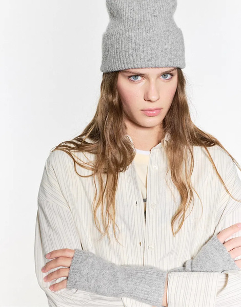  Pull & Bear Knit Beanie In Pale Grey 