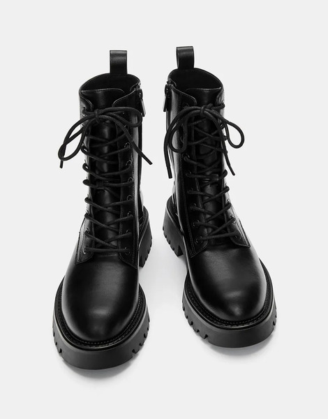  Pull & Bear Lace Up Flat Ankle Boots In Black 