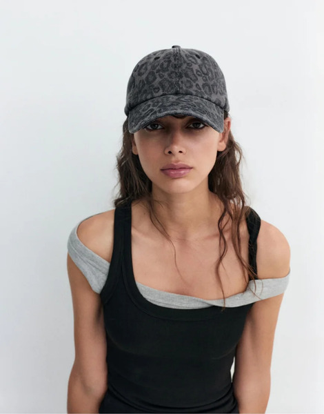  Pull & Bear Leopard Print Cap In Grey 