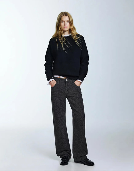 Pull & Bear Leopard Stud Jeans In Grey 