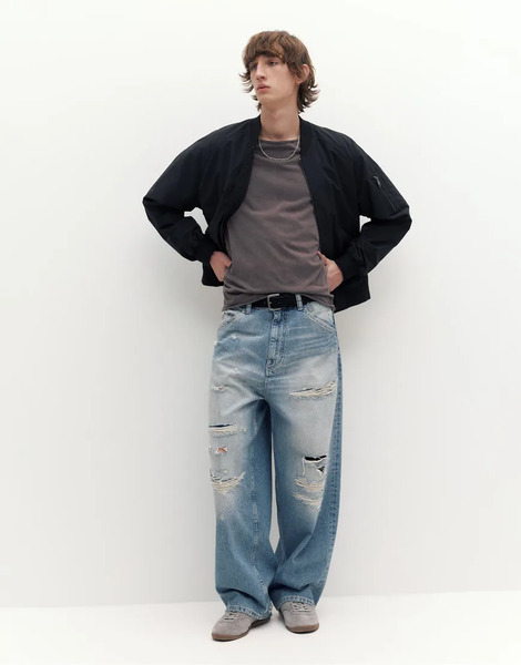  Pull & Bear Lightweight Bomber Jacket In Black 