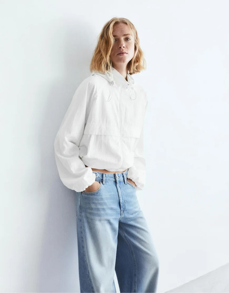  Pull & Bear Lightweight Hooded Jacket In White 