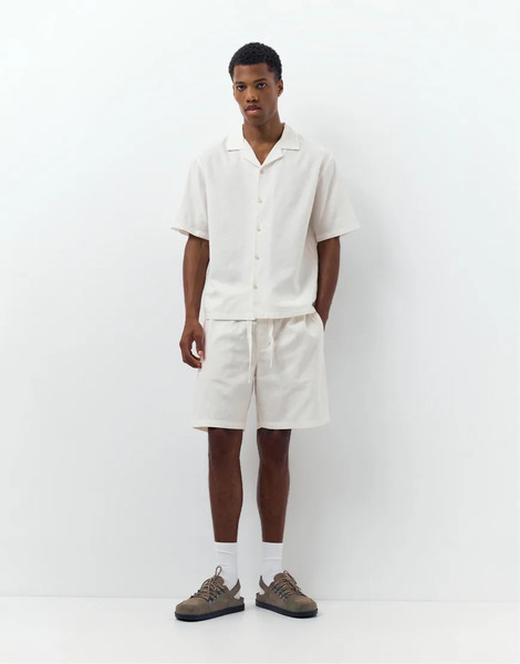  Pull & Bear Linen Blend Shorts In Off White 