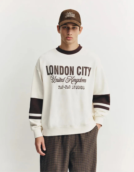  Pull & Bear London City Graphic Sweatshirt In Off White 
